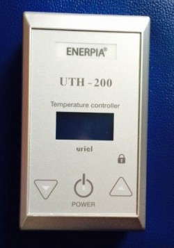 Bộ điều khiển nhiệt UTH – 200